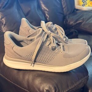 Kizik Grey Lima Mesh Sneakers Athletic Shoes M 7  -  W 8.5